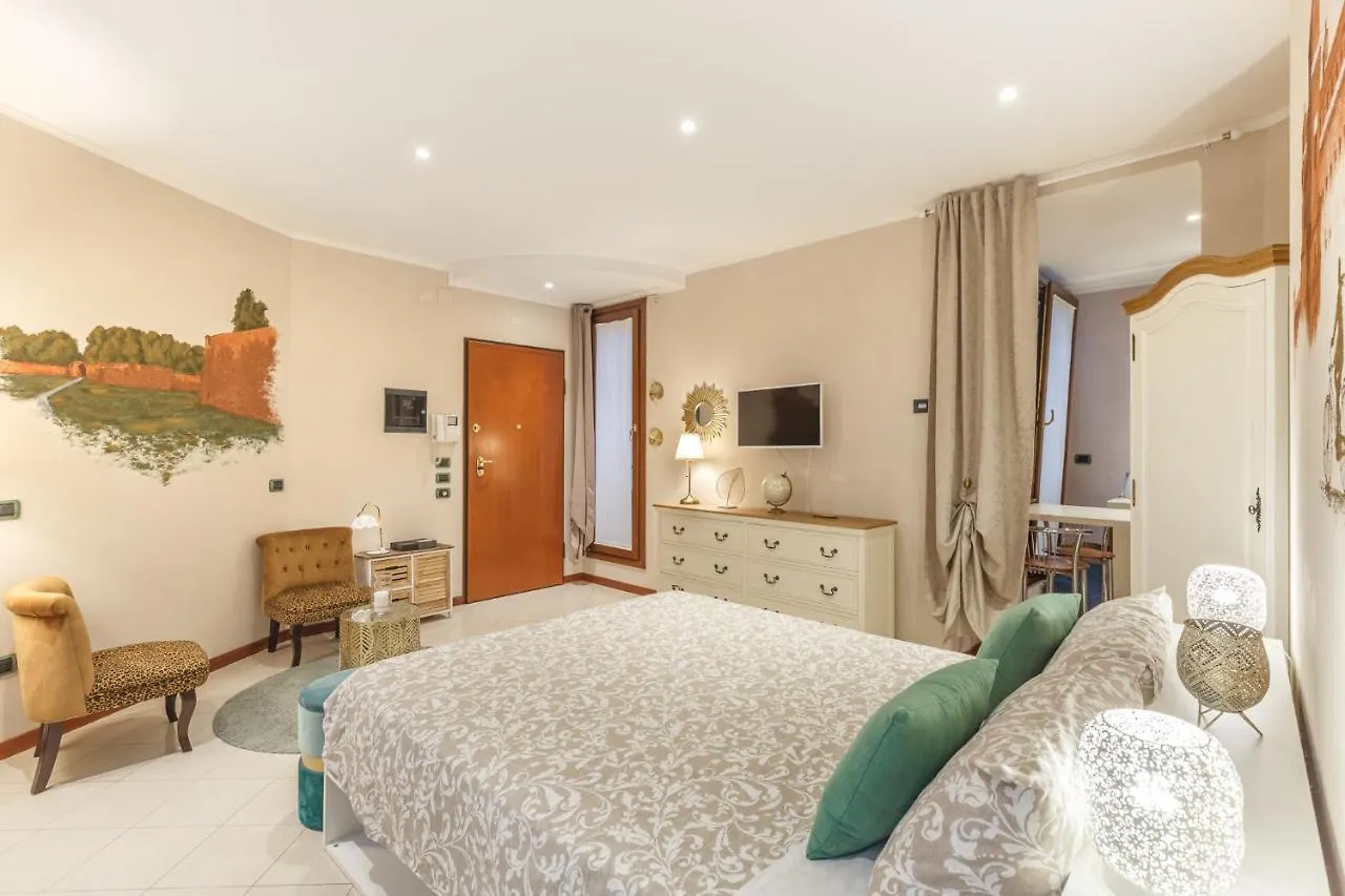 A Due Passi Dal Castello Apartment Ferrara 0*,  Italy
