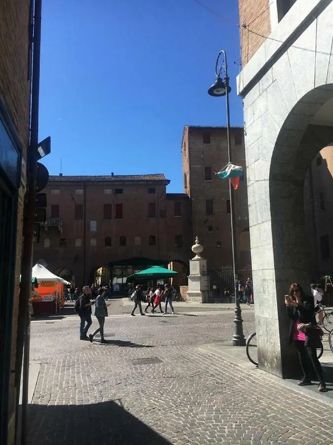 A Due Passi Dal Castello Apartment Ferrara